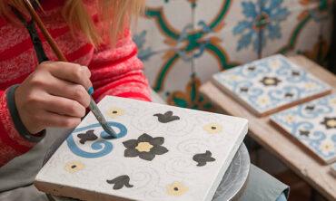 Ζωγραφική σε κεραμικά πλακάκια